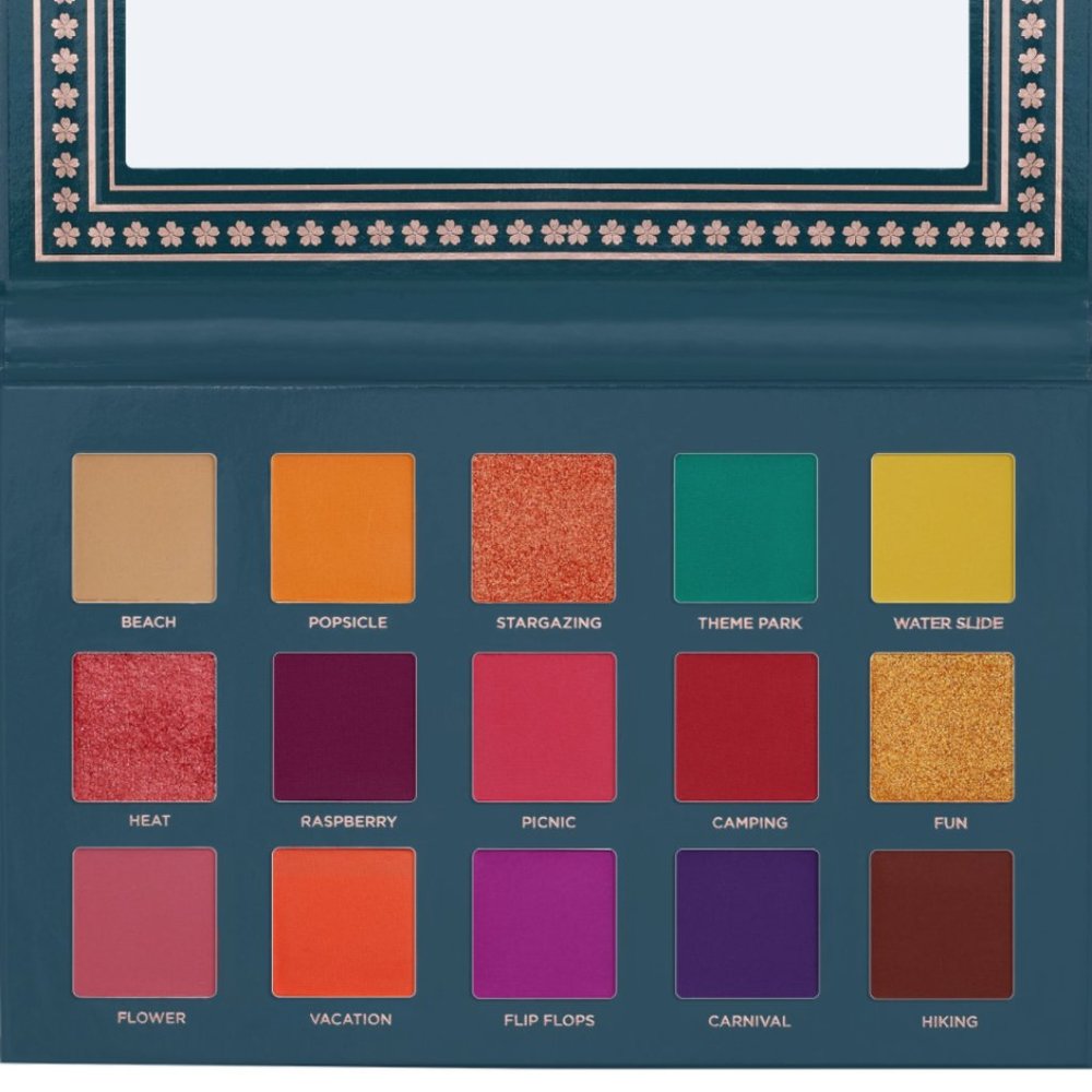 Ace Beaute Nostalgia Eyeshadow Palette
